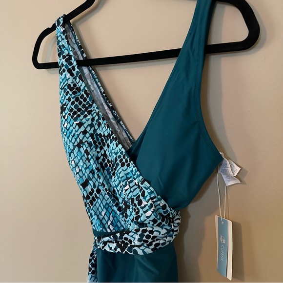 Cupshe faux-wrap surplice teal snakeskin swimsuit new with tags size medium - Picture 6 of 13